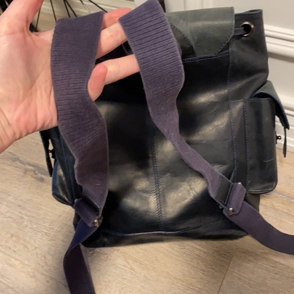 Vélez Leather Backpack - Picture 7 of 10